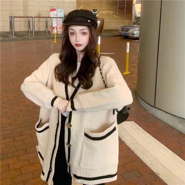 Cardigan lung casual alb cu nasturi