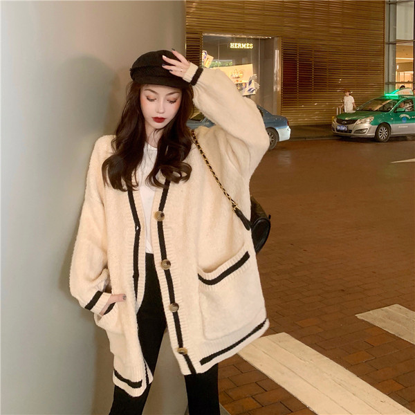 Cardigan lung casual alb cu nasturi