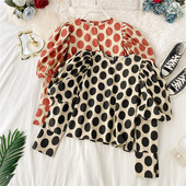 Női pöttyös blúz kerek nyakkivágással, fekete és piros színben