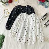 Μοντέρνο γυναικείο πουκάμισο πουά σε λευκό και μαύρο χρώμα