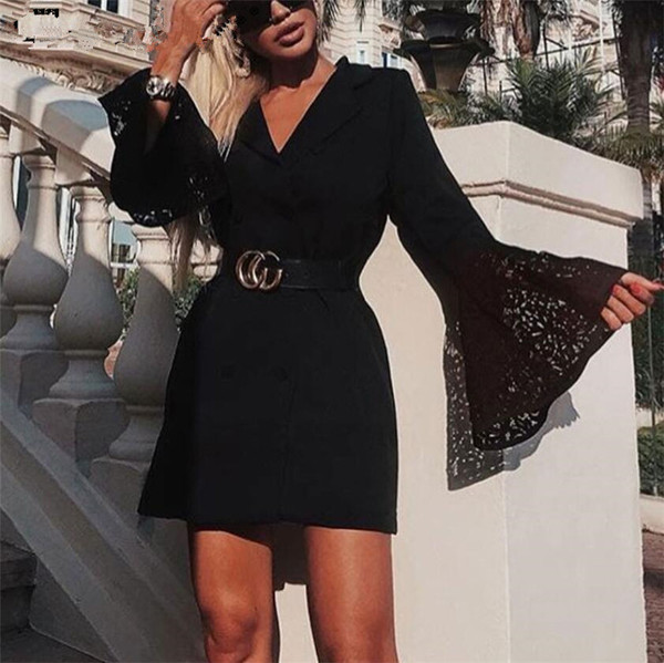 Κομψό γυναικείο φόρεμα με μανίκια δαντέλα σε λευκό και μαύρο χρώμα