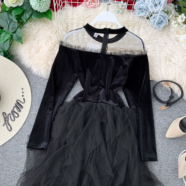 Rochie moderna de dama in negru cu tul