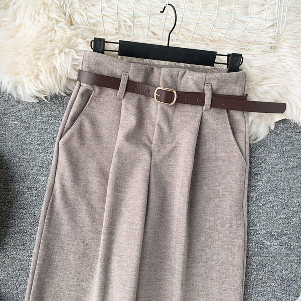 Стилен дамски панталон в черен и сив цвят с колан