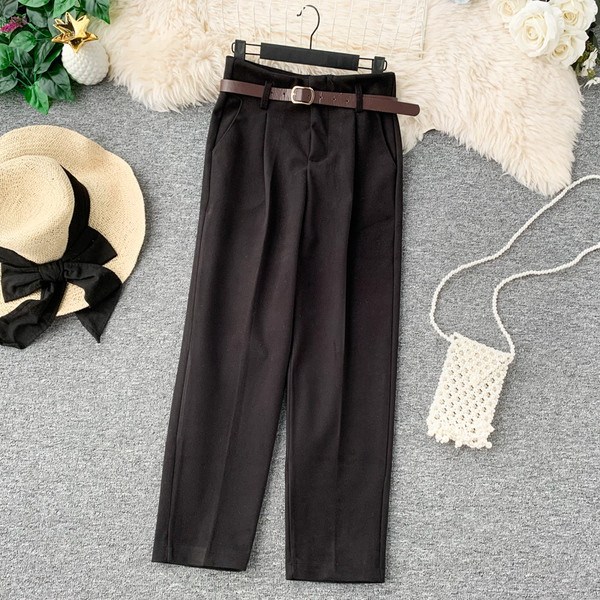 Стилен дамски панталон в черен и сив цвят с колан