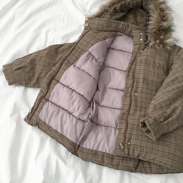 Geaca dama moderna in carouri cu gluga si puf model asimetric