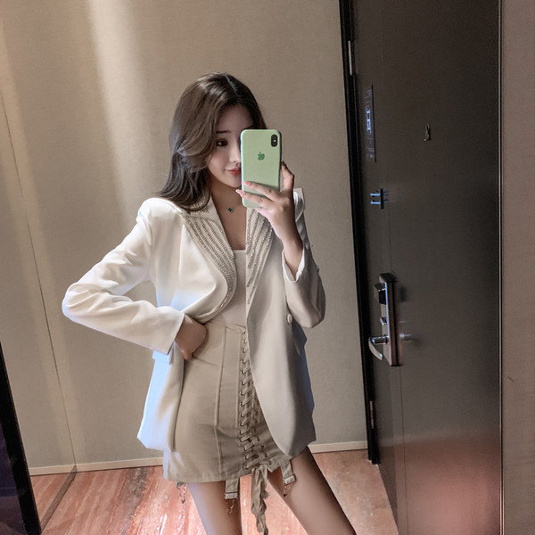 Jachetă modernă pentru femei în alb și negru