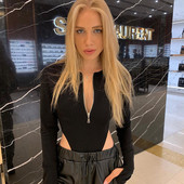 Új női testmodell cipzárral és hosszú ujjú fekete színben