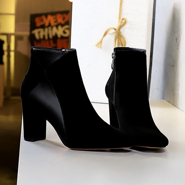 Cizme de dama elegante cu fermoar si toc inalt de culoare neagra