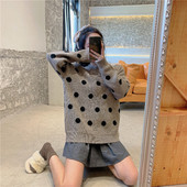 Pulover gros de dama cu puncte maro, gri si negre