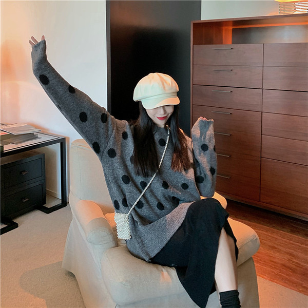 Pulover gros de dama cu puncte maro, gri si negre