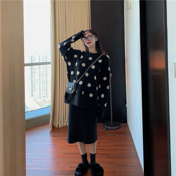 Pulover gros de dama cu puncte maro, gri si negre