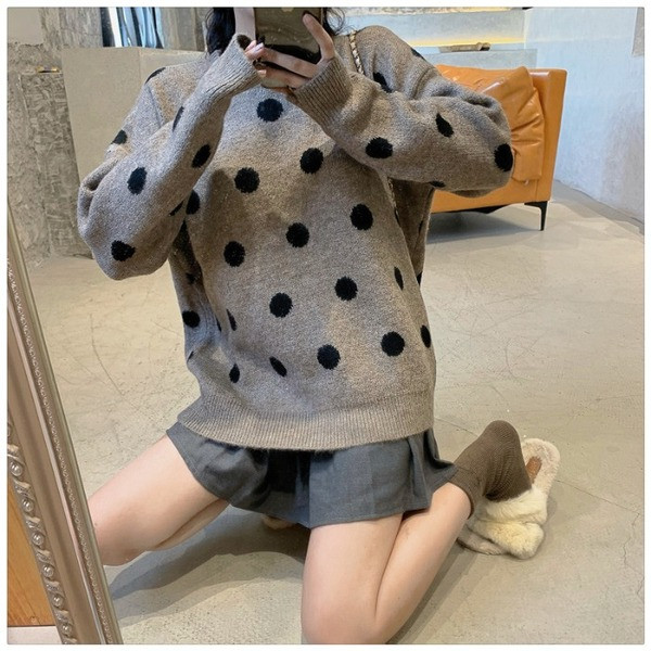 Pulover gros de dama cu puncte maro, gri si negre