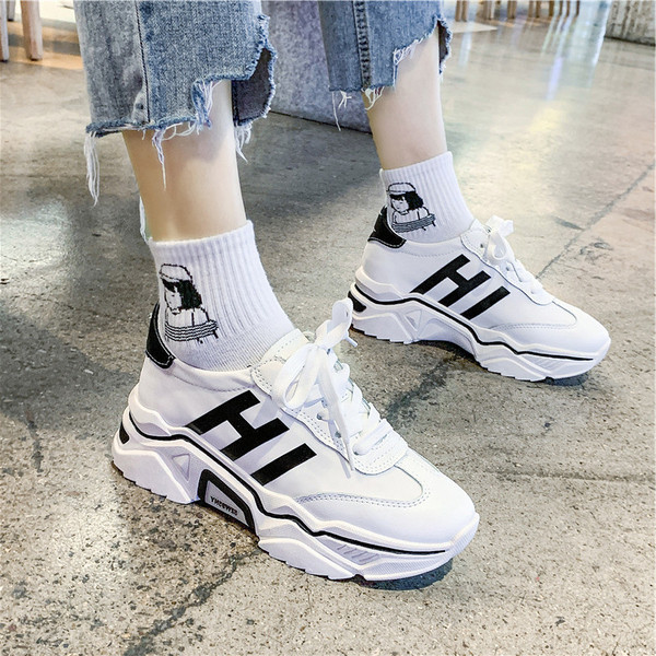 Sport és alkalmi női tornacipő durva talppal, három színben