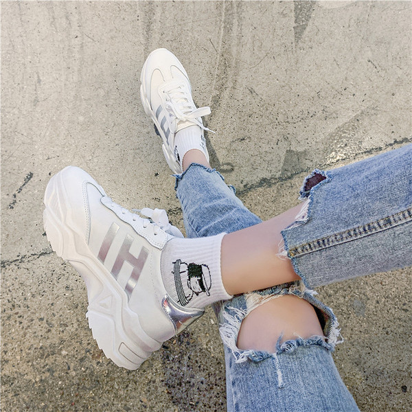 Sport és alkalmi női tornacipő durva talppal, három színben