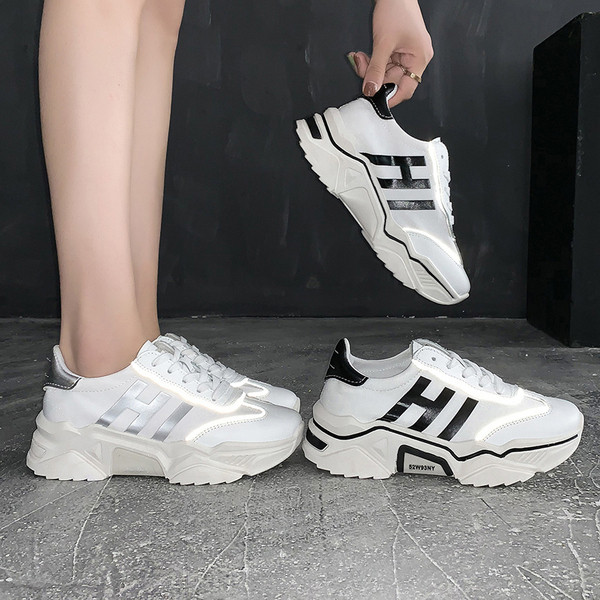 Sport és alkalmi női tornacipő durva talppal, három színben