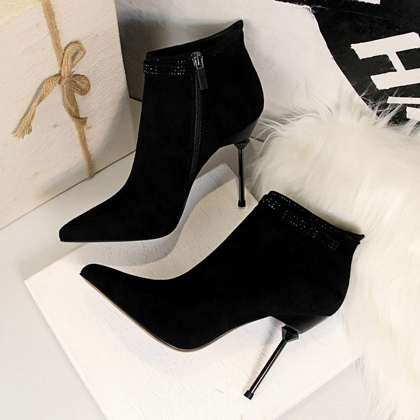 Ghete de dama elegante din piele intoarsa ecologica cu toc subtire si fermoar in patru culori