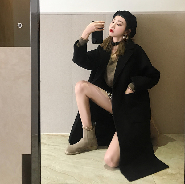 Palton lung, lat, negru, cu nasturi și buzunare