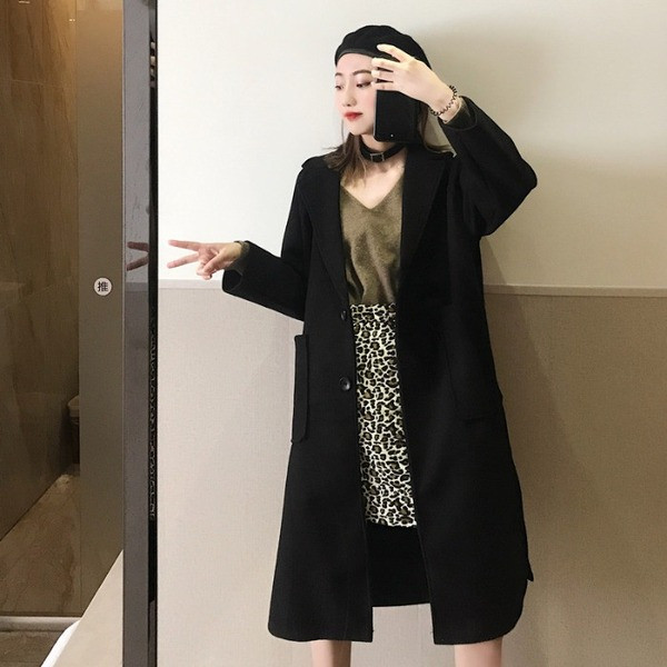 Palton lung, lat, negru, cu nasturi și buzunare