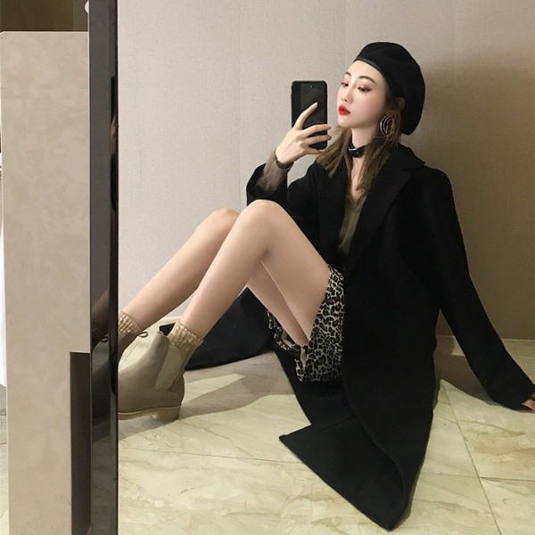 Palton lung, lat, negru, cu nasturi și buzunare