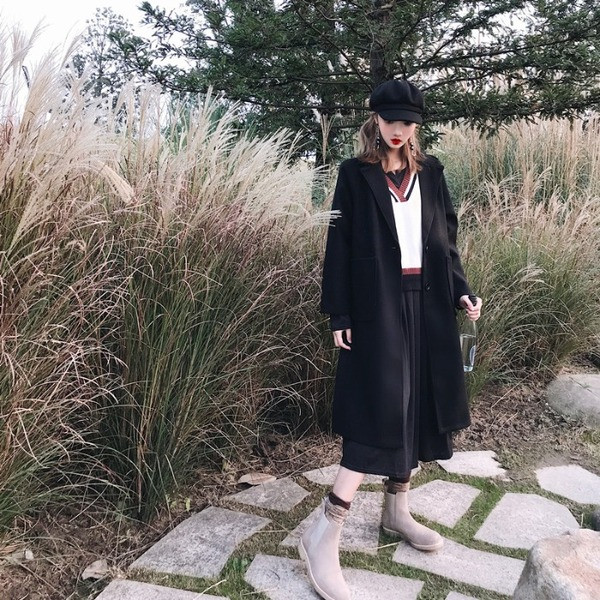 Palton lung, lat, negru, cu nasturi și buzunare