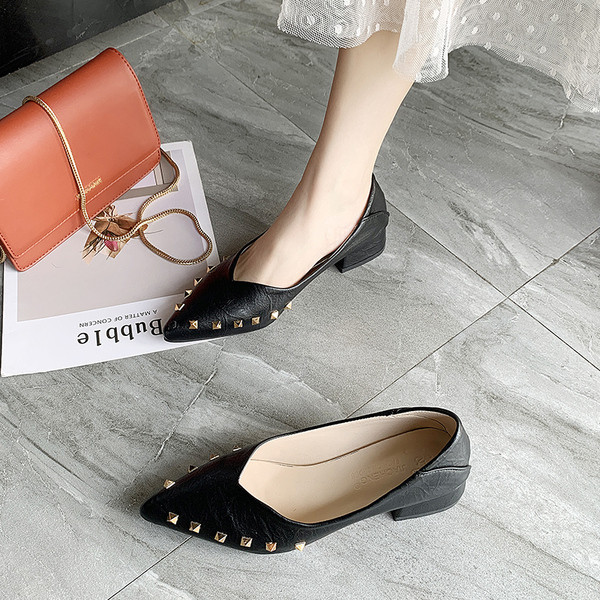 Pantofi casual de dama din piele cu nituri metalice alb-negru