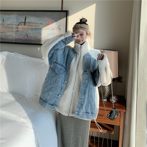 Jachetă de puf de damă alb cu elemente din denim