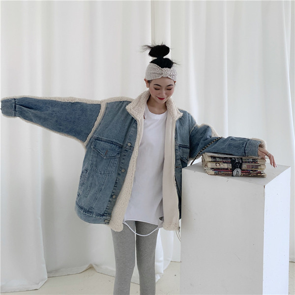 Jachetă de puf de damă alb cu elemente din denim