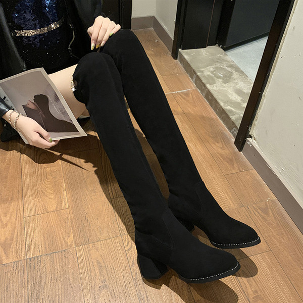 Cizme de dama din piele intoarsa cu toc gros de culoare neagra