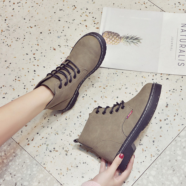 Дамски ежедневни боти с равна подметка и връзки в няколко цвята 