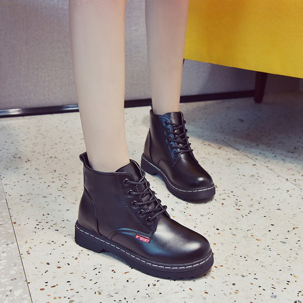 Дамски ежедневни боти с равна подметка и връзки в няколко цвята 