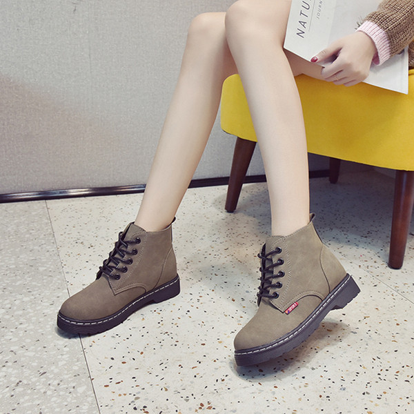 Дамски ежедневни боти с равна подметка и връзки в няколко цвята 