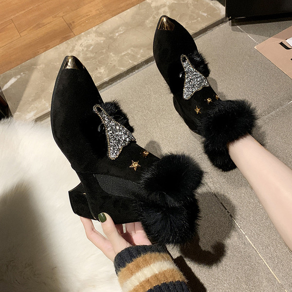 Modern női csizma hegyes modell, fekete és szürke pehelyszínnel