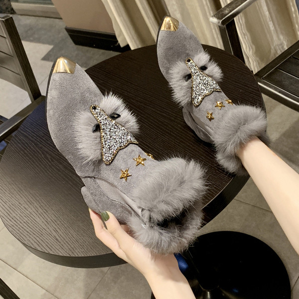 Modern női csizma hegyes modell, fekete és szürke pehelyszínnel