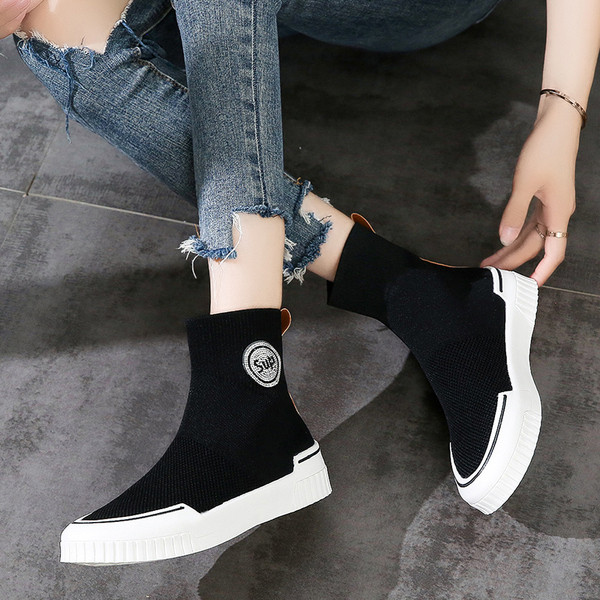 Cizme casual de damă cu talpă plată de culoare neagră