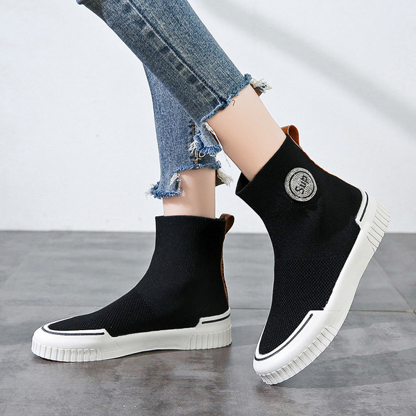 Cizme casual de damă cu talpă plată de culoare neagră