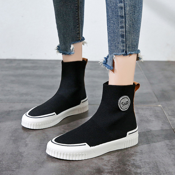 Cizme casual de damă cu talpă plată de culoare neagră