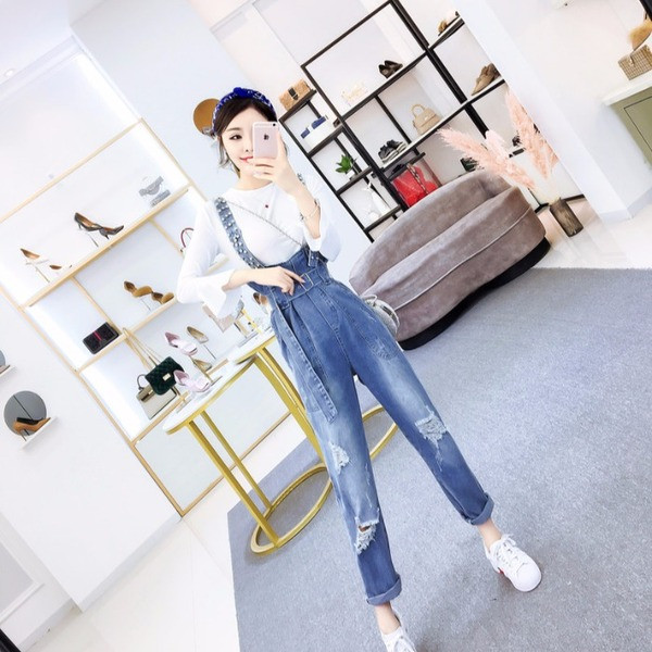 Salopeta moderna din denim cu centura si bretele cu decor - pietre