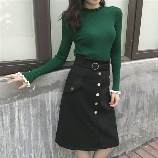 Pulover de damă tricotat subțire cu nasturi