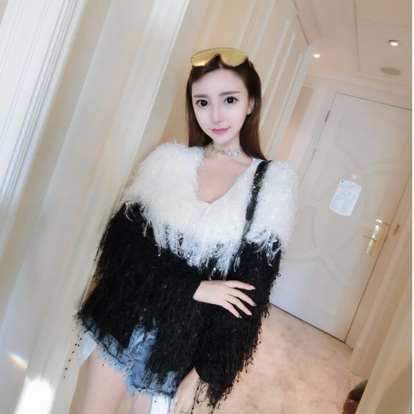 Vesta moderna de dama alb-negru cu franjuri