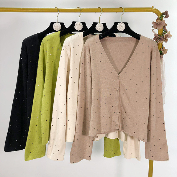 Vesta de dama scurta si lata cu elemente metalice in mai multe culori