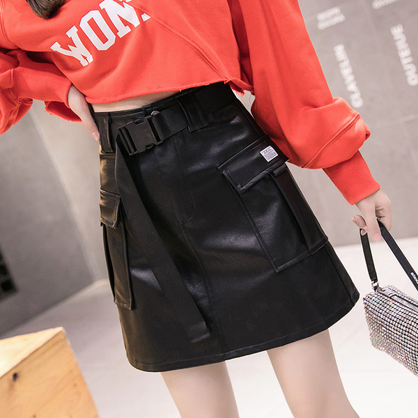 Fusta de dama model nou din piele ecologica cu buzunare de culoare neagra