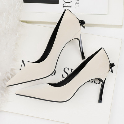 Γυναικεία παπούτσια με ψηλό τακούνι με οικολογικό δέρμα και πολύχρωμη κορδέλα