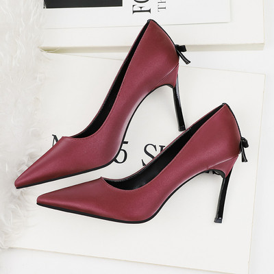 Γυναικεία παπούτσια με ψηλό τακούνι με οικολογικό δέρμα και πολύχρωμη κορδέλα