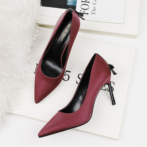 Γυναικεία παπούτσια με ψηλό τακούνι με οικολογικό δέρμα και πολύχρωμη κορδέλα