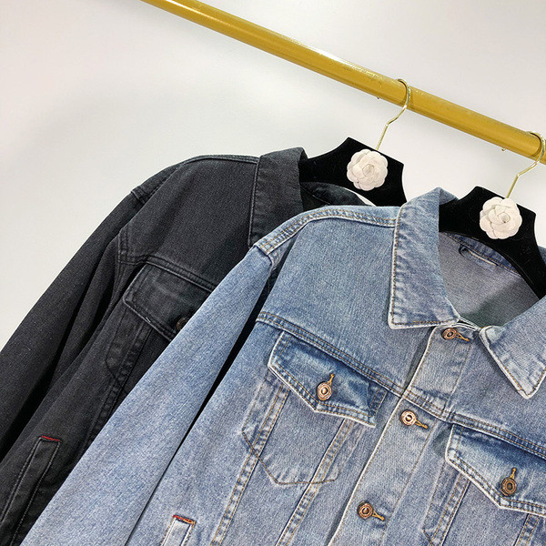 Jachetă casual de denim de damă în albastru și negru - un model clasic