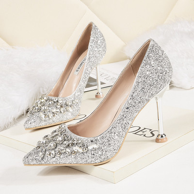 Κομψά γυναικεία παπούτσια με πέτρες και γυαλιστερό αποτέλεσμα σε διαφορετικά χρώματα