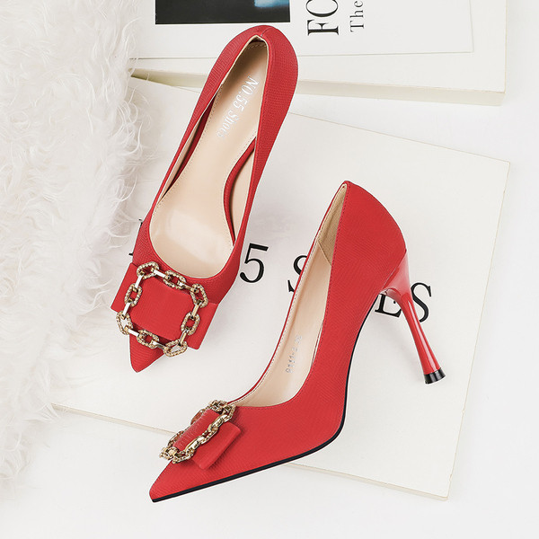 Pantofi eleganti cu toc inalt, cu catarama metalica in mai multe culori