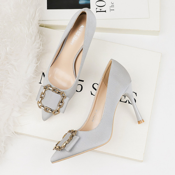 Pantofi eleganti cu toc inalt, cu catarama metalica in mai multe culori