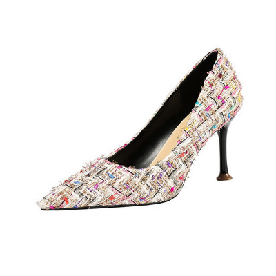 Μοντέρνα γυναικεία παπούτσια με ψηλά τακούνια