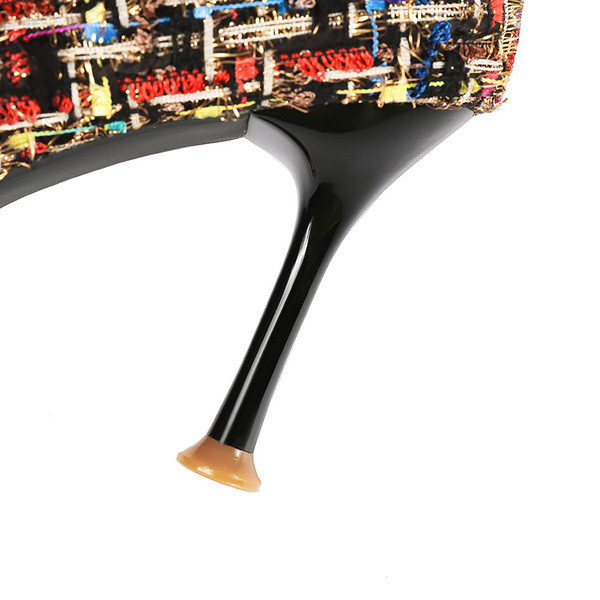 Μοντέρνα γυναικεία παπούτσια με ψηλά τακούνια